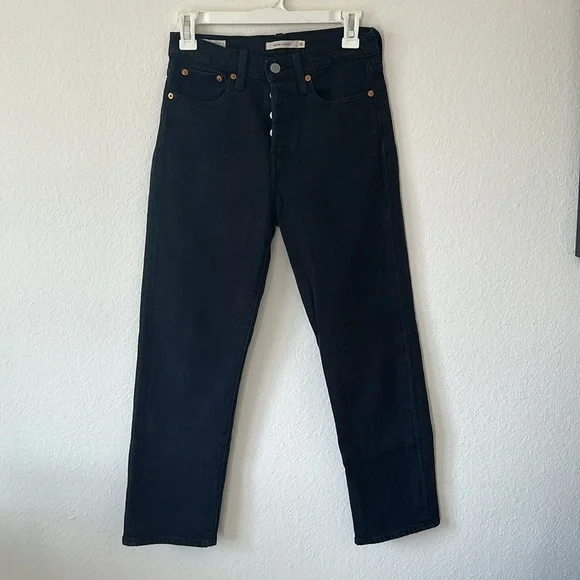 Black Levi’s Wedgie Straight Jeans - Picture 2 of 3